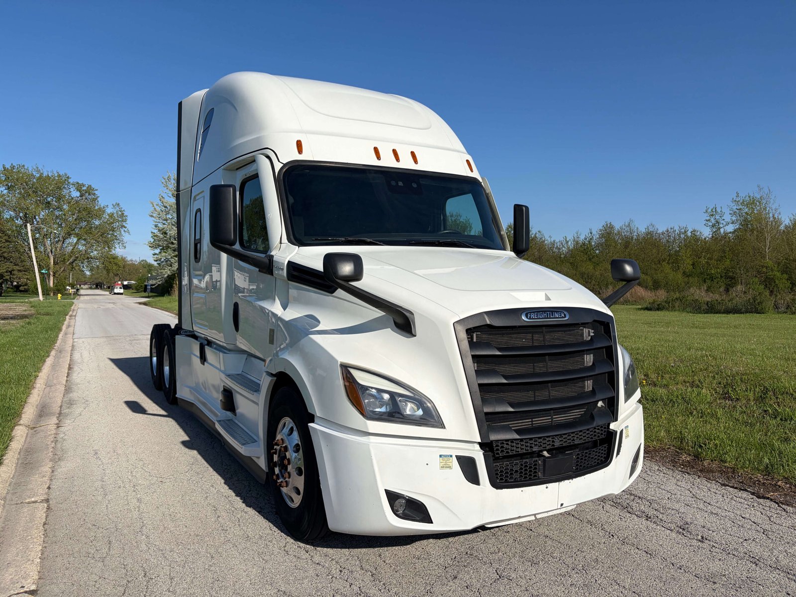 
								2022 Freightliner Cascadia full									
