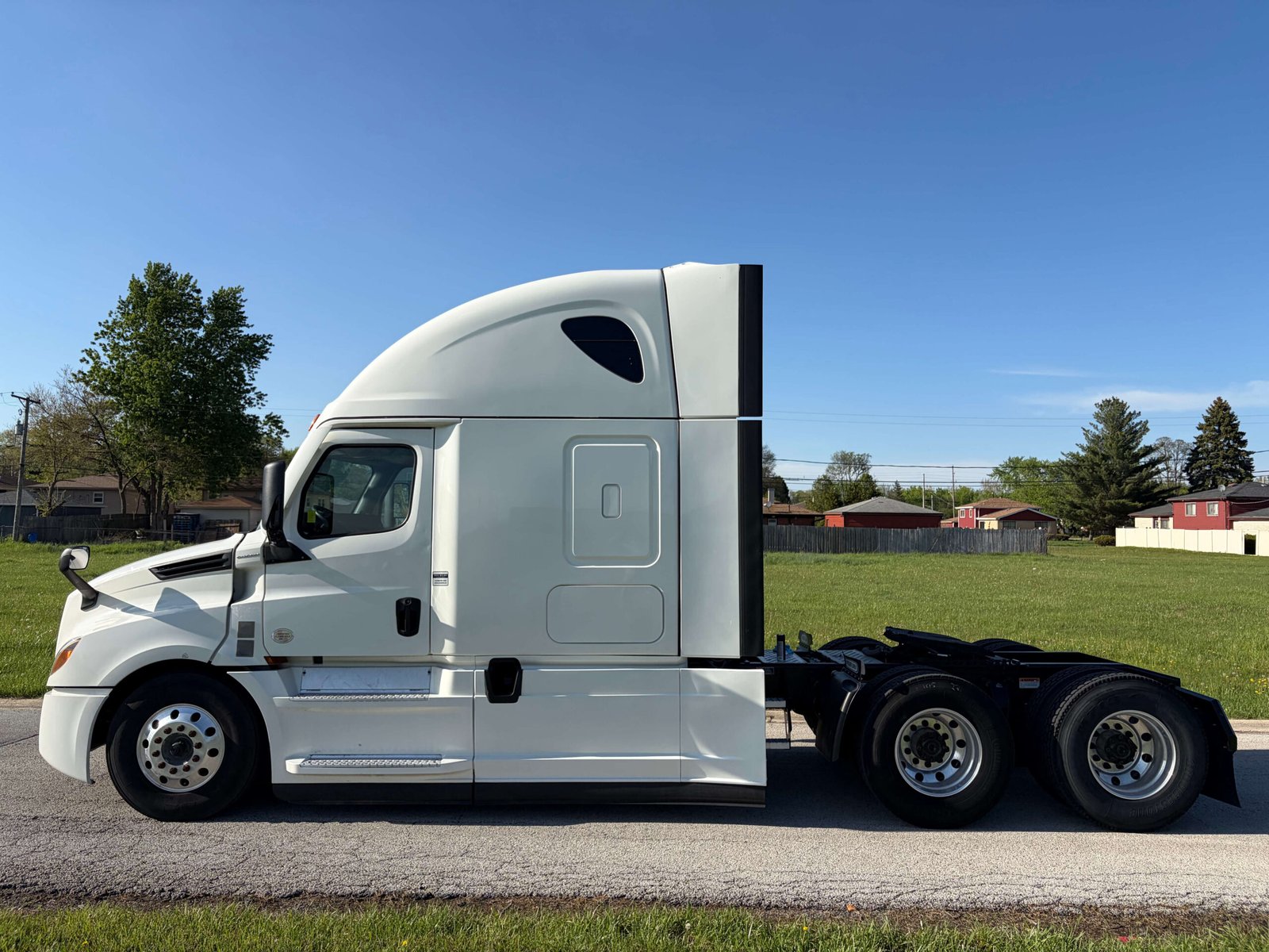 
								2022 Freightliner Cascadia full									