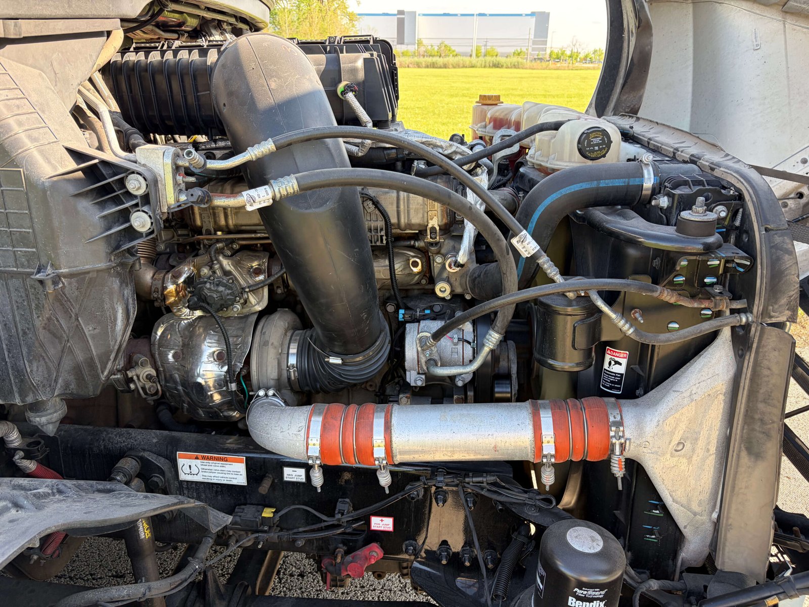 
								2023 Freightliner Cascadia full									