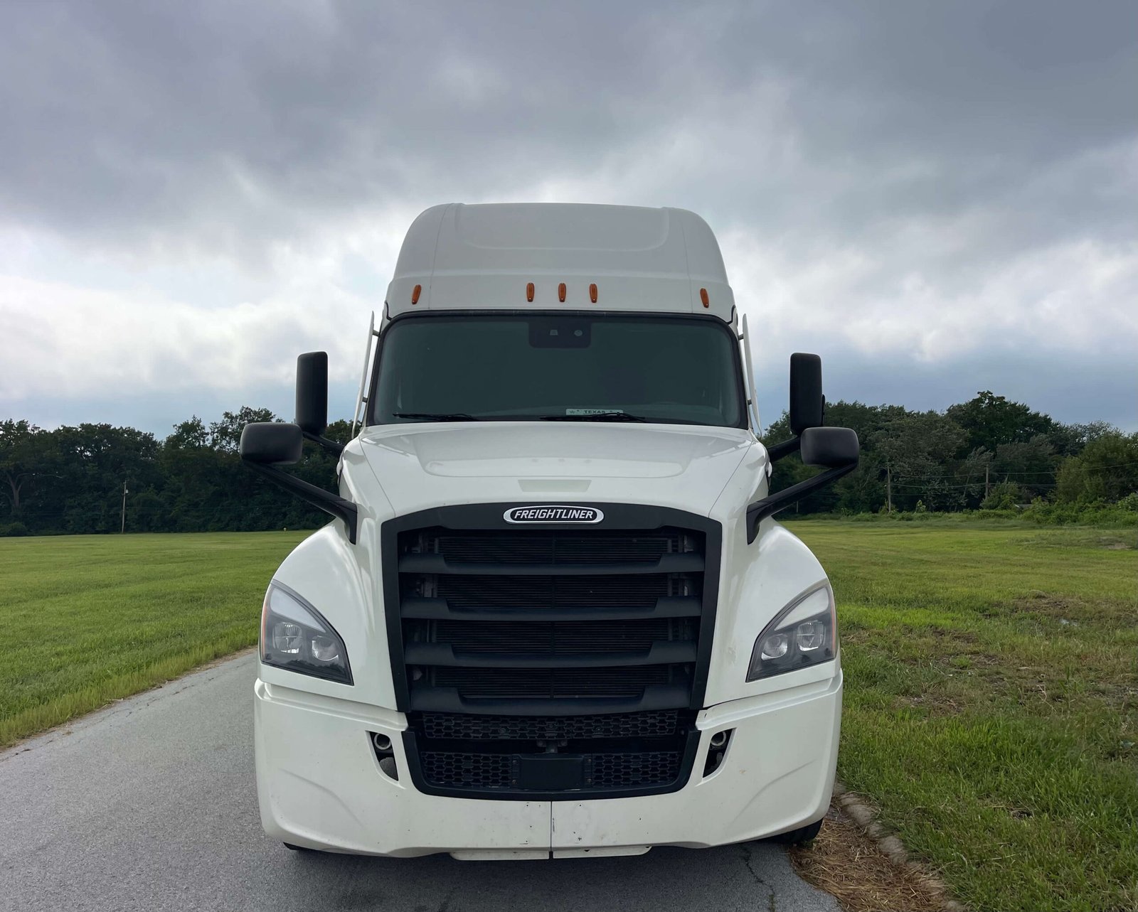 
								2022 Freightliner Cascadia 126 full									