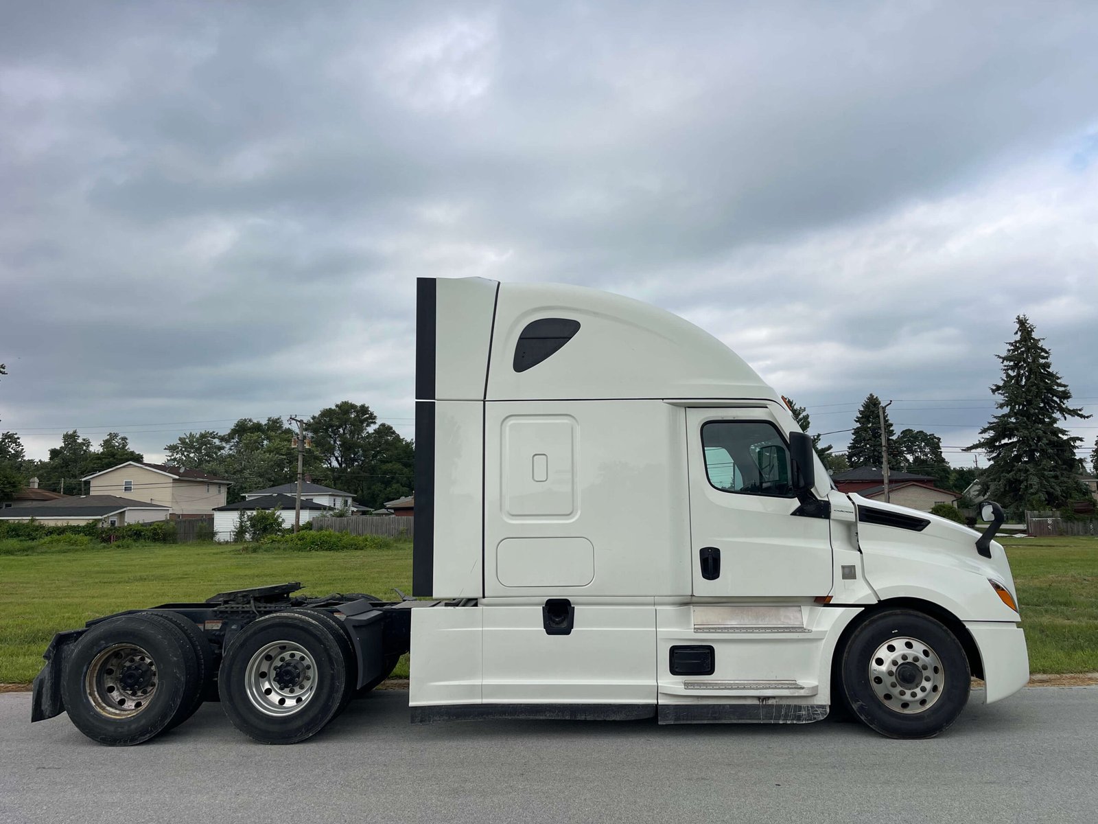 
								2022 Freightliner Cascadia 126 full									