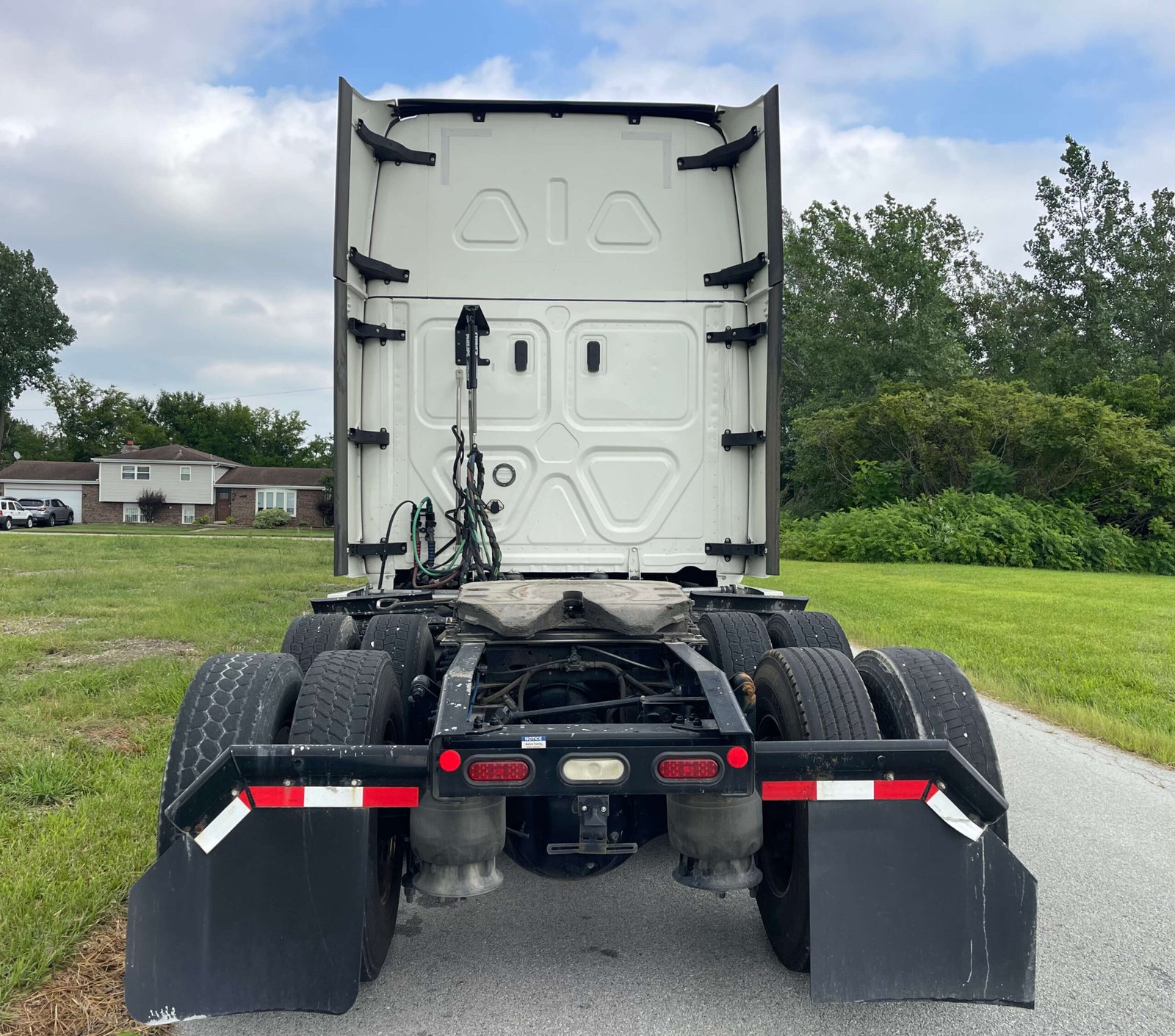 
								2022 Freightliner Cascadia 126 full									