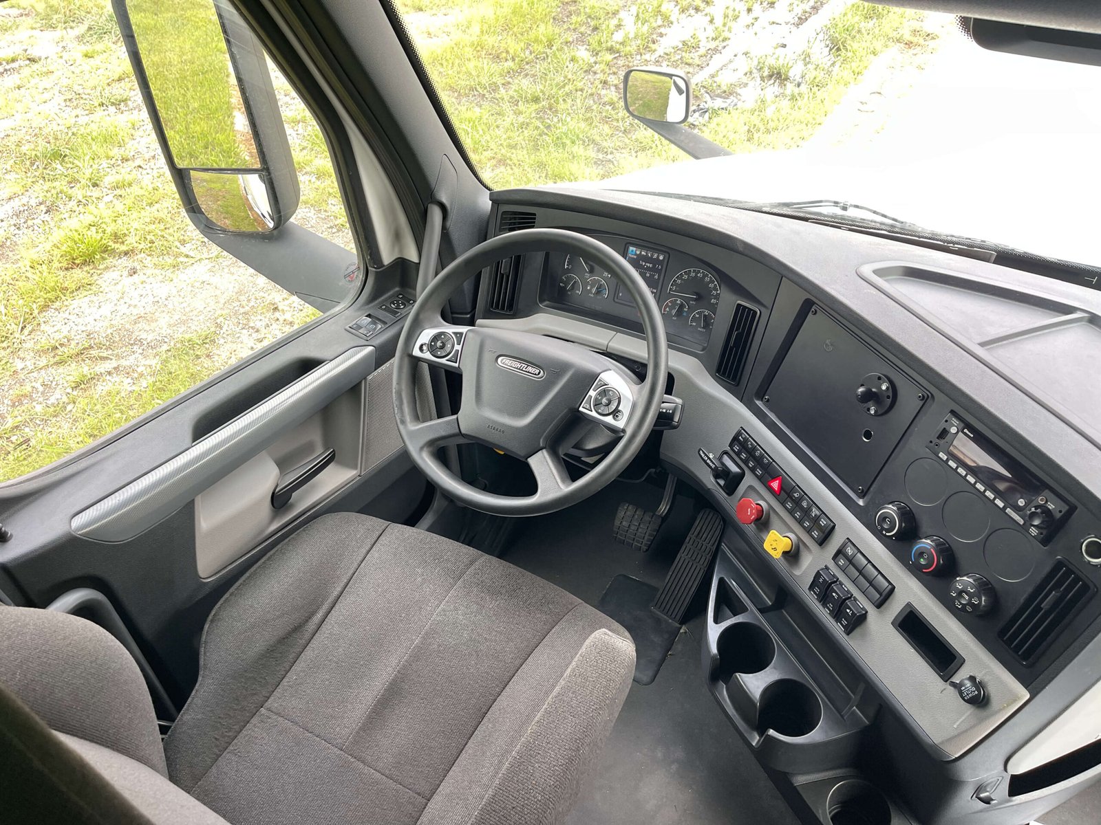 
								2022 Freightliner Cascadia 126 full									