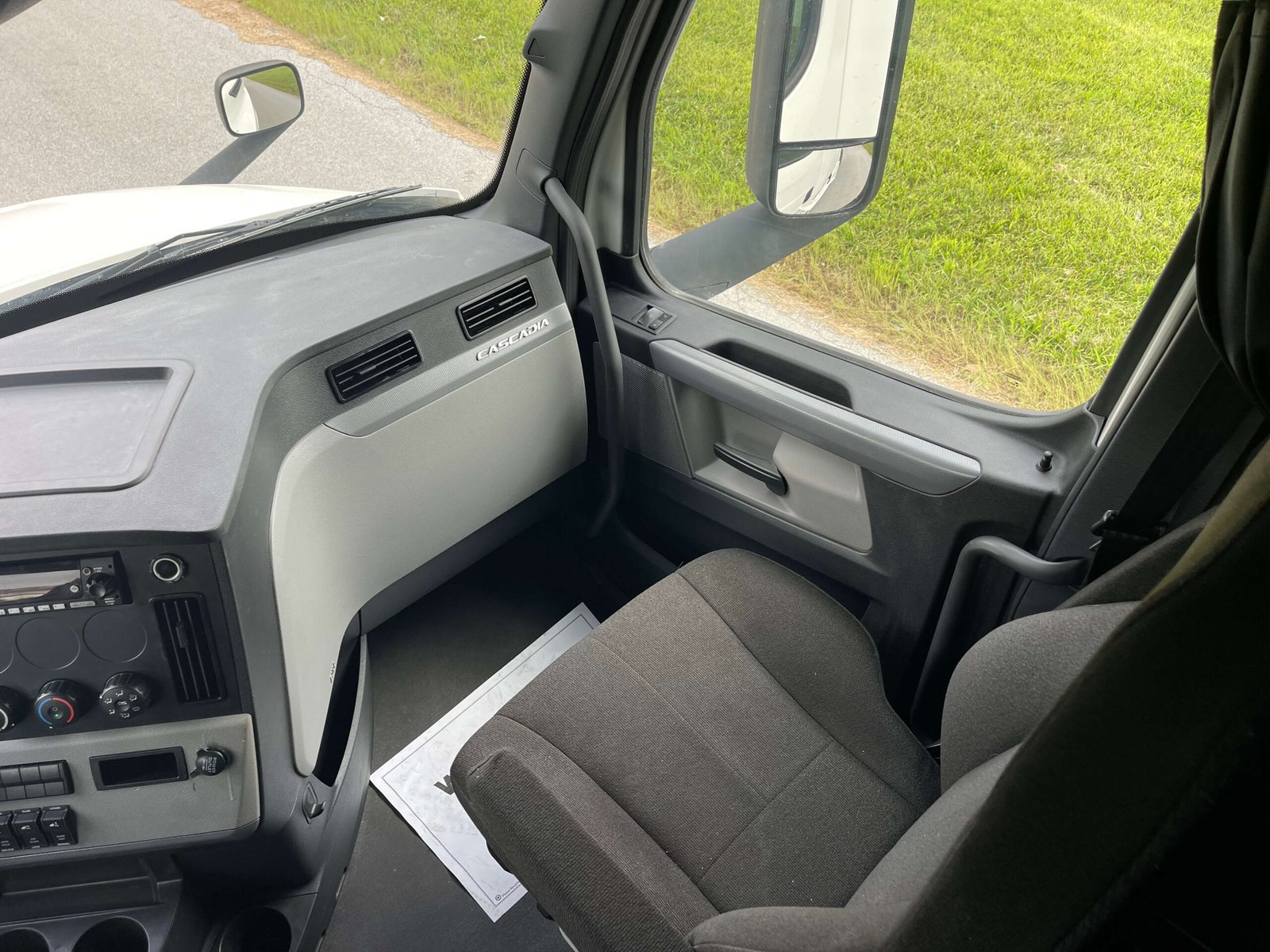 
								2022 Freightliner Cascadia 126 full									