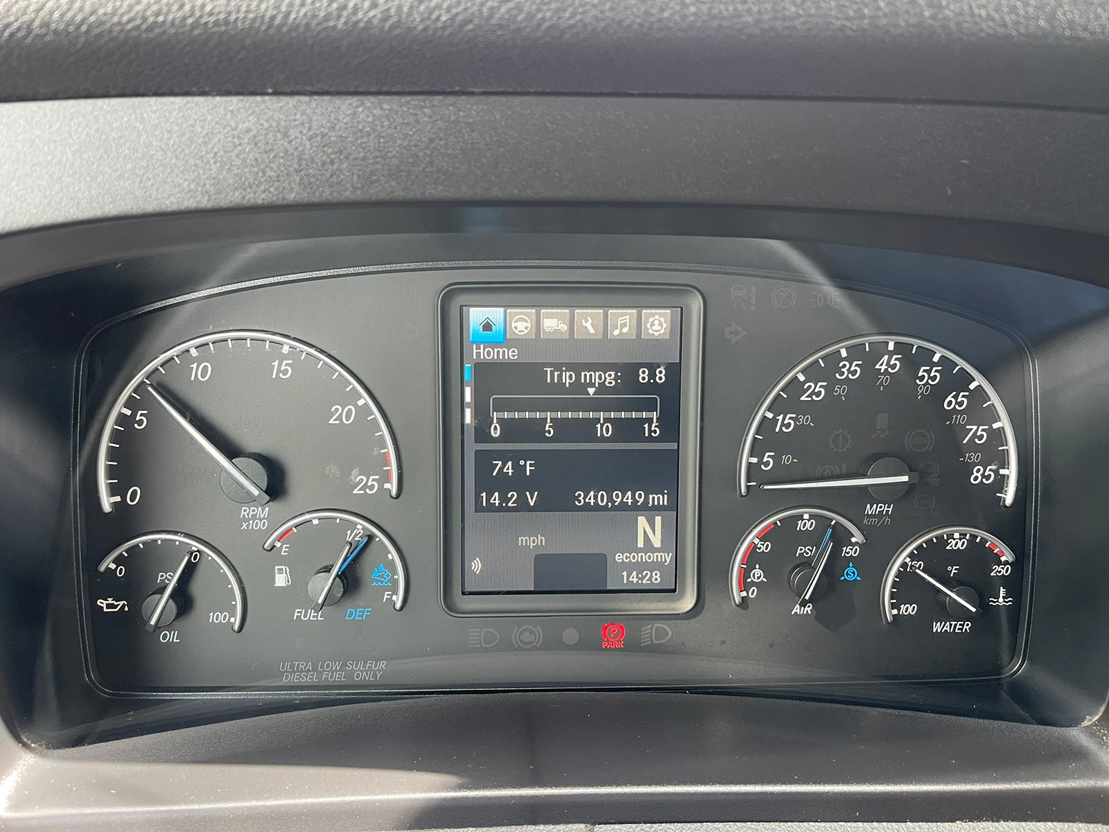 
								2023 Freightliner Cascadia 126 full									