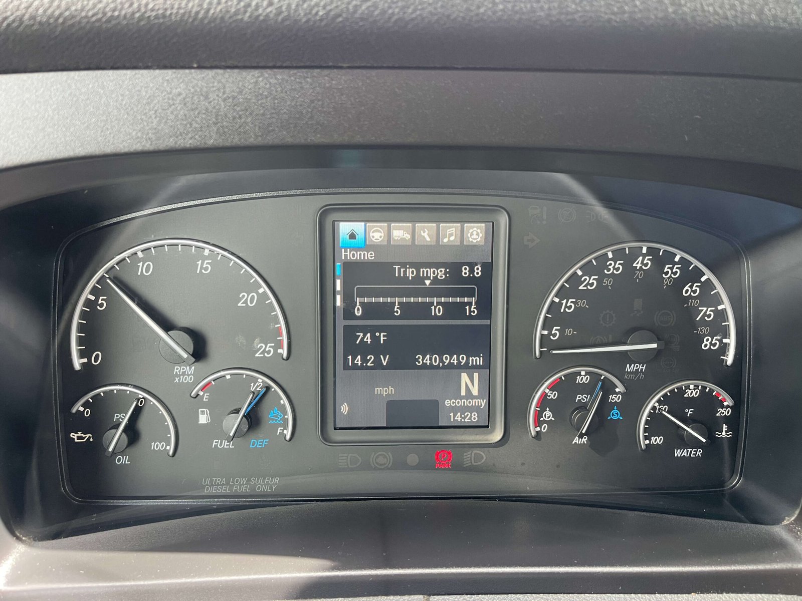 
								2023 Freightliner Cascadia full									