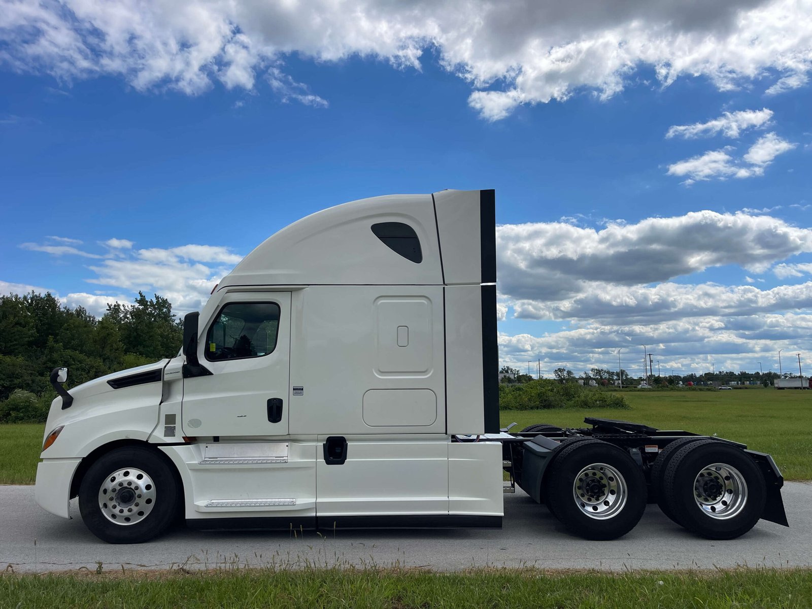 
								2022 Freightliner Cascadia 126 full									