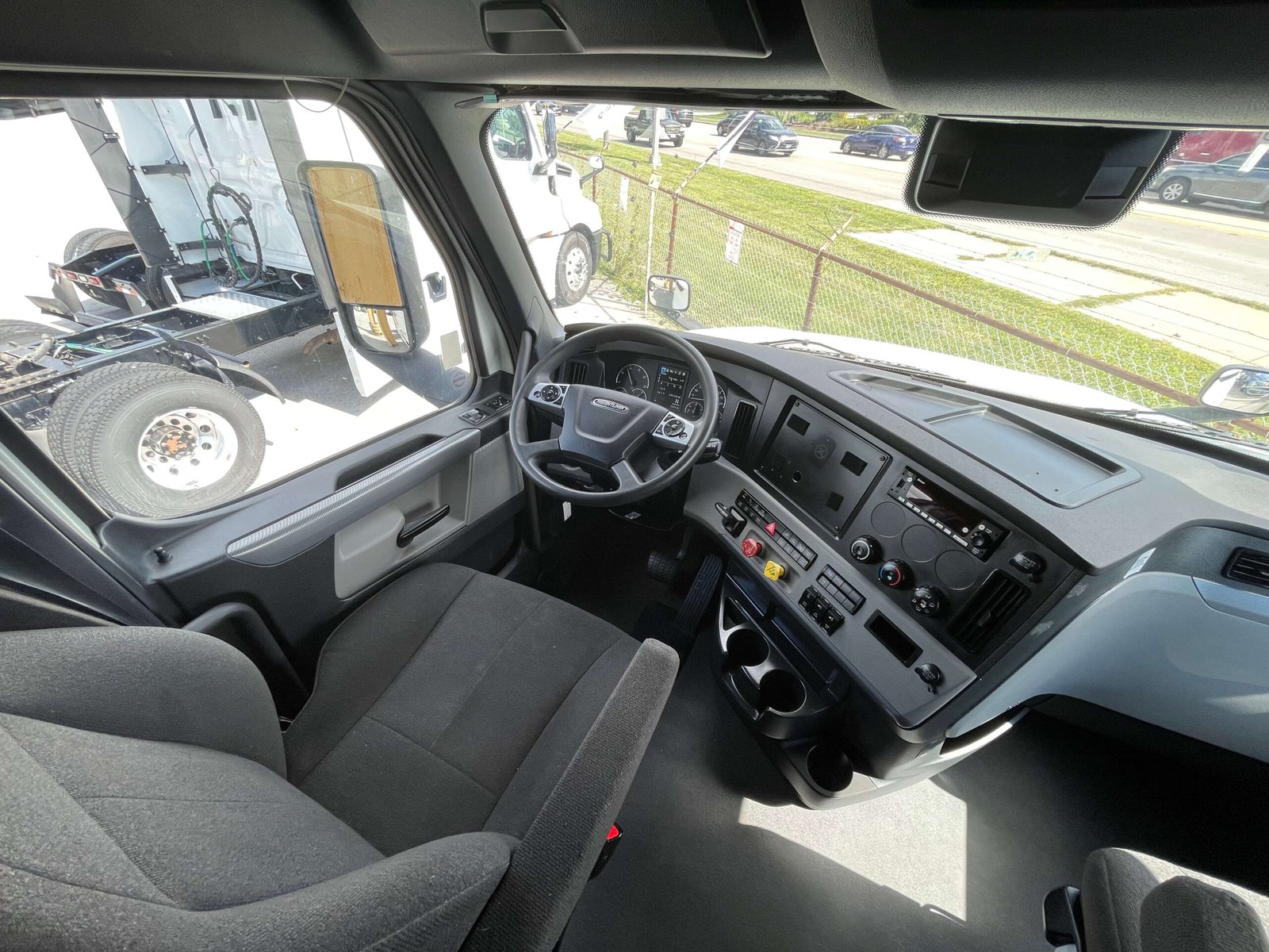 
								2022 Freightliner Cascadia 126 full									