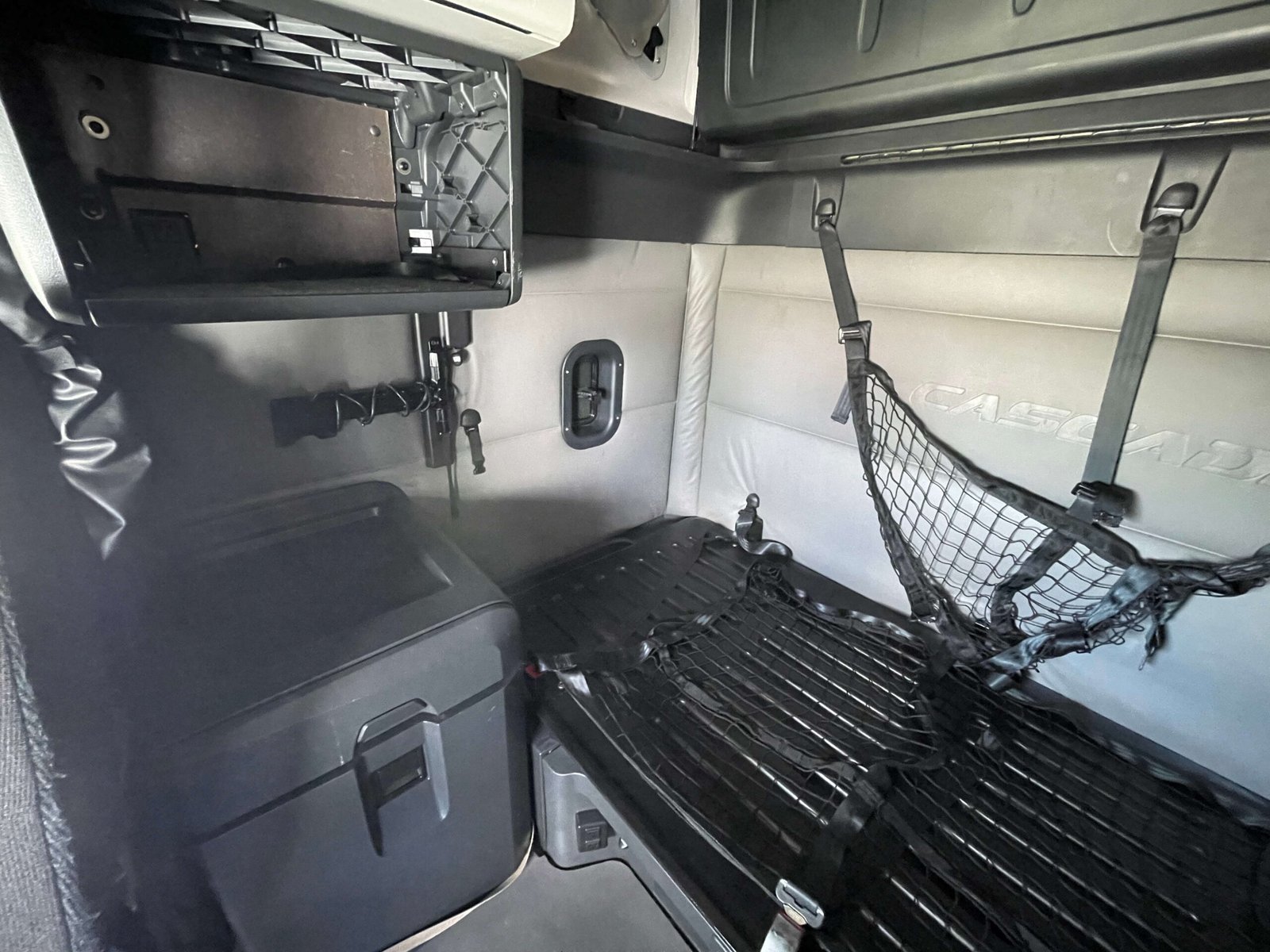
								2022 Freightliner Cascadia 126 full									