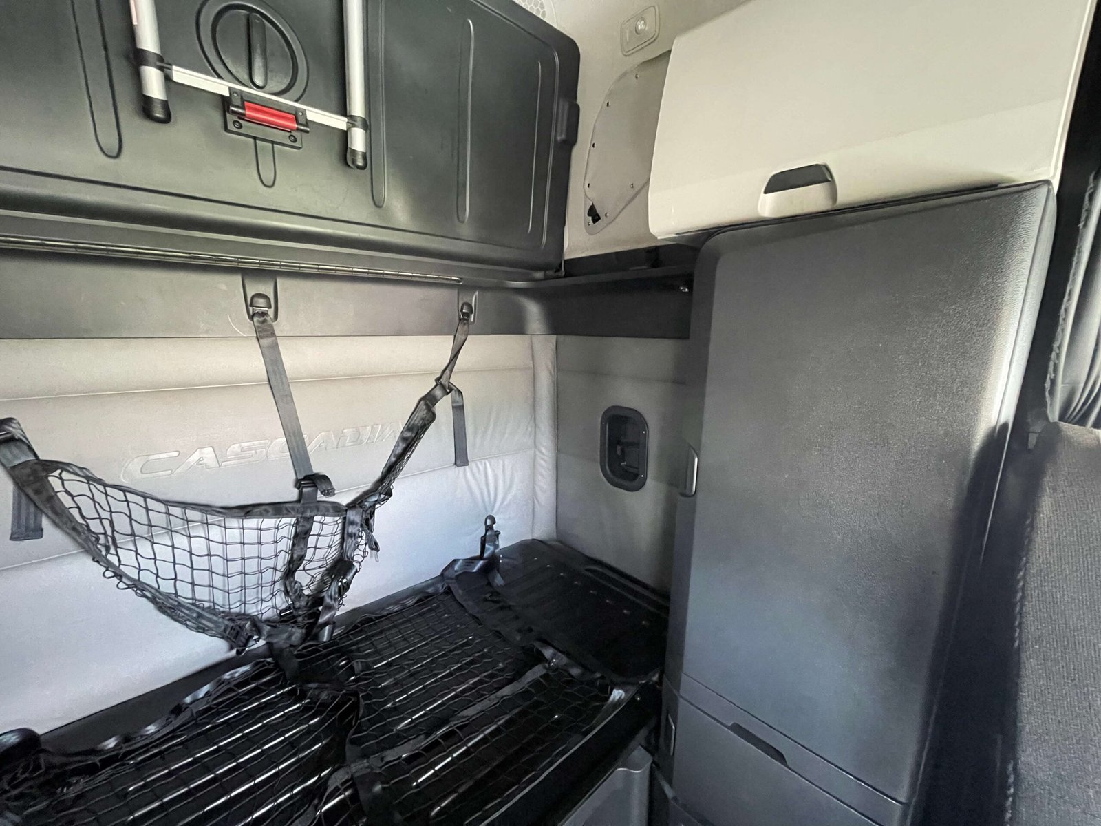 
								2022 Freightliner Cascadia 126 full									