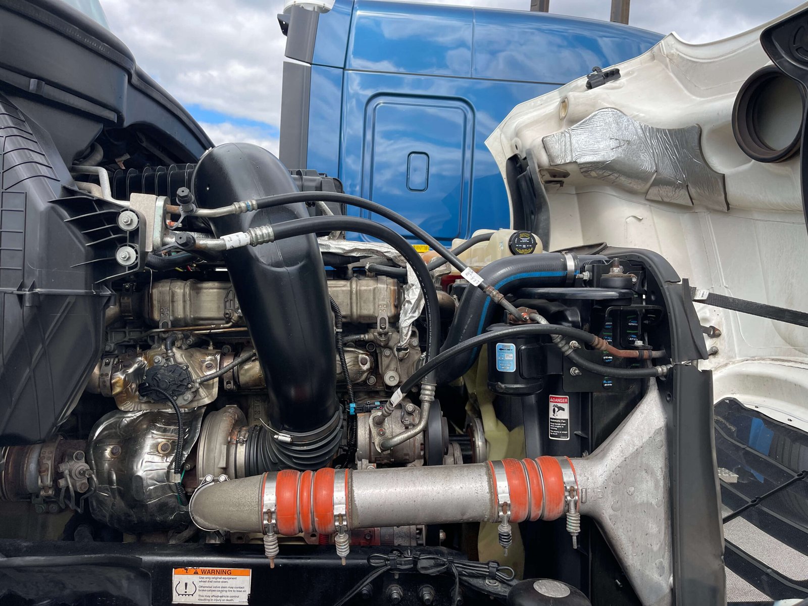 
								2022 Freightliner Cascadia 126 full									