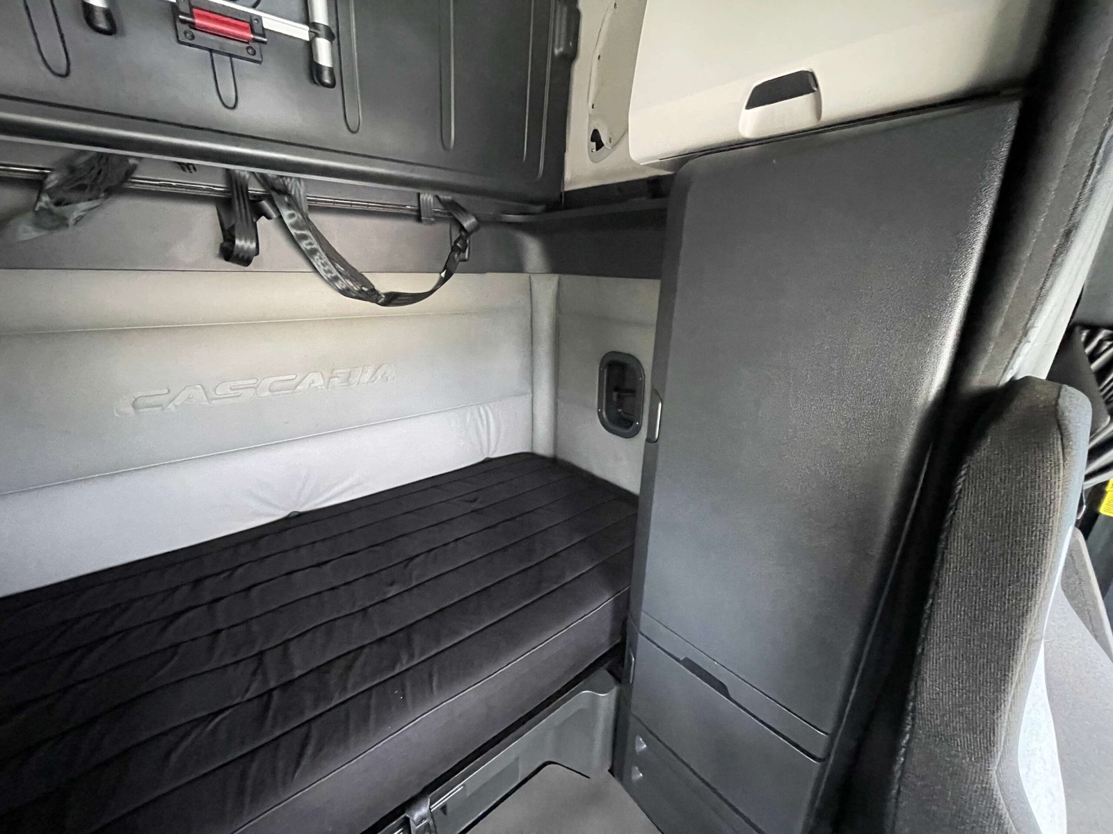 
								2022 Freightliner Cascadia 126 full									