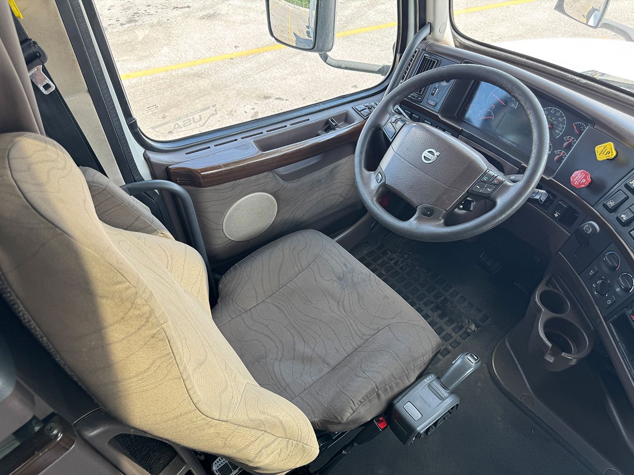 
								2016 Volvo VNL670 full									