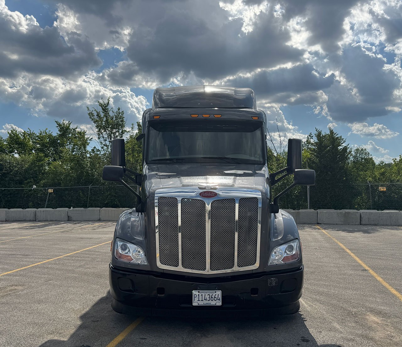 
								2019 Peterbilt 579 full									