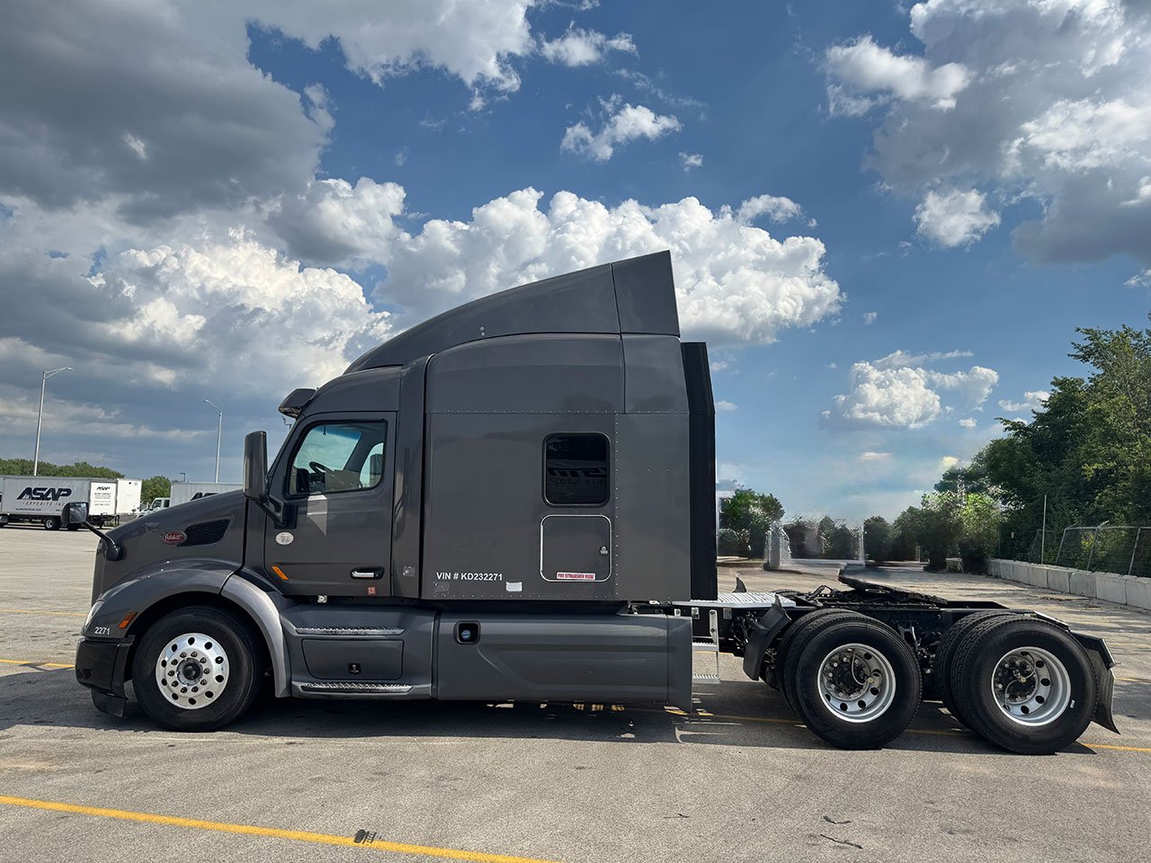 
								2019 Peterbilt 579 full									