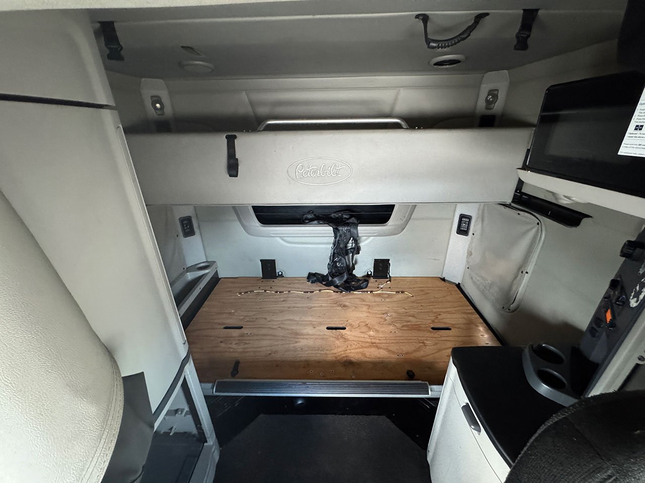 
								2019 Peterbilt 579 full									