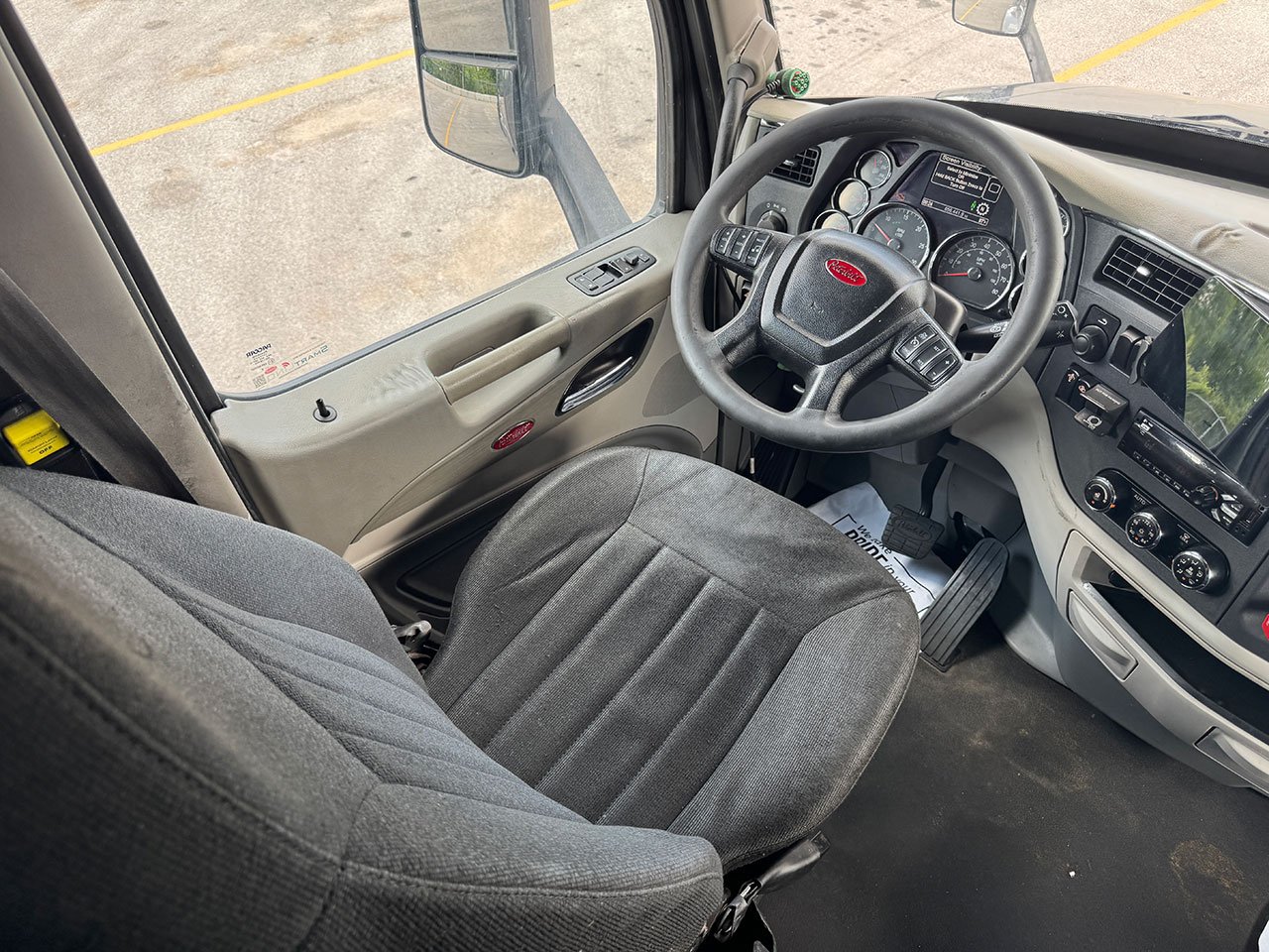 
								2019 Peterbilt 579 full									