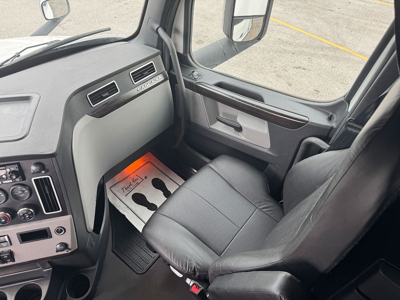 
								2022 Freightliner Cascadia 126 full									