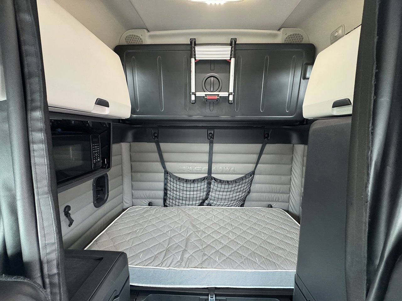
								2022 Freightliner Cascadia 126 full									