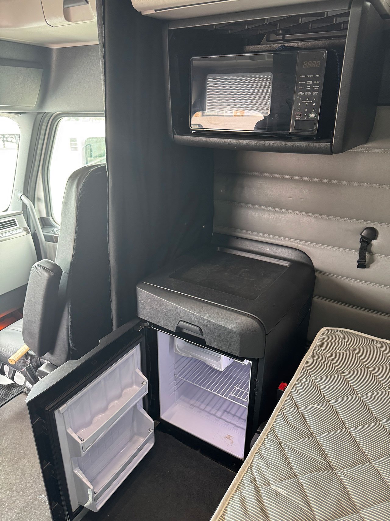 
								2022 Freightliner Cascadia 126 full									