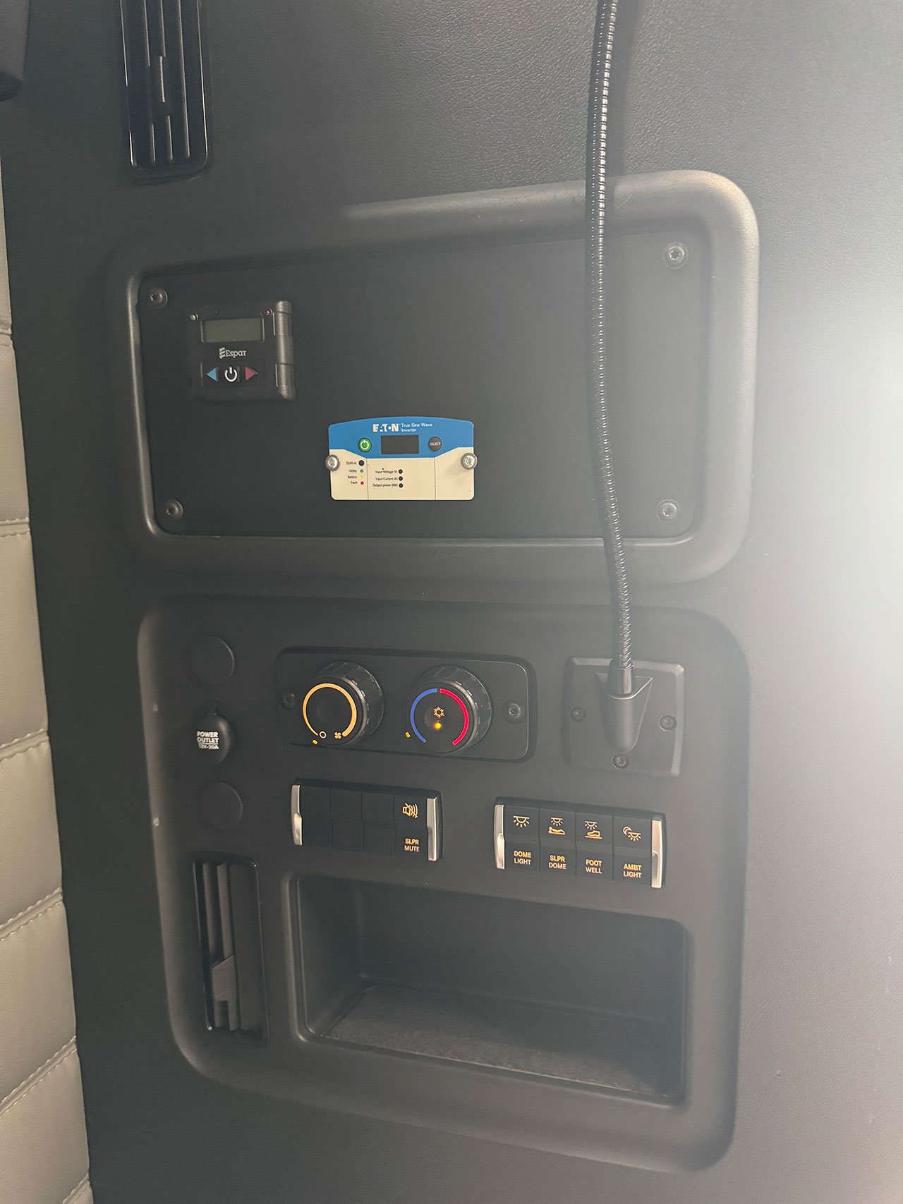 
								2022 Freightliner Cascadia 126 full									