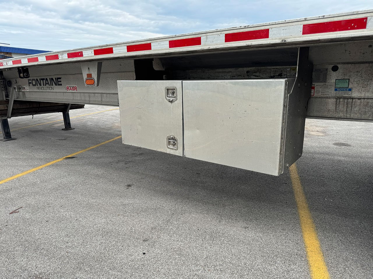 
								2020 Fontaine Revolution Aluminum 48″ full									