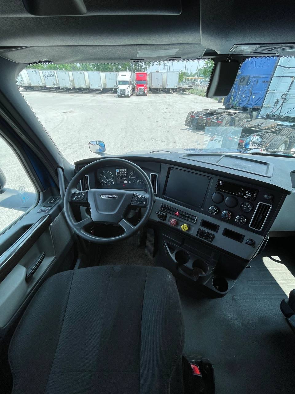 
								2020 Freightliner Cascadia full									
