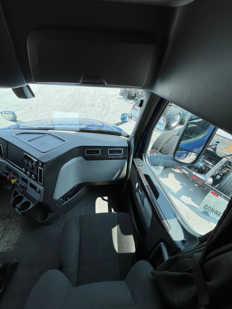 
								2020 Freightliner Cascadia full									