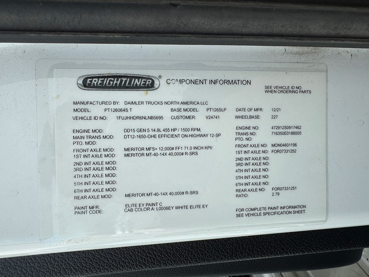 
								2022 Freightliner Cascadia 126 full									