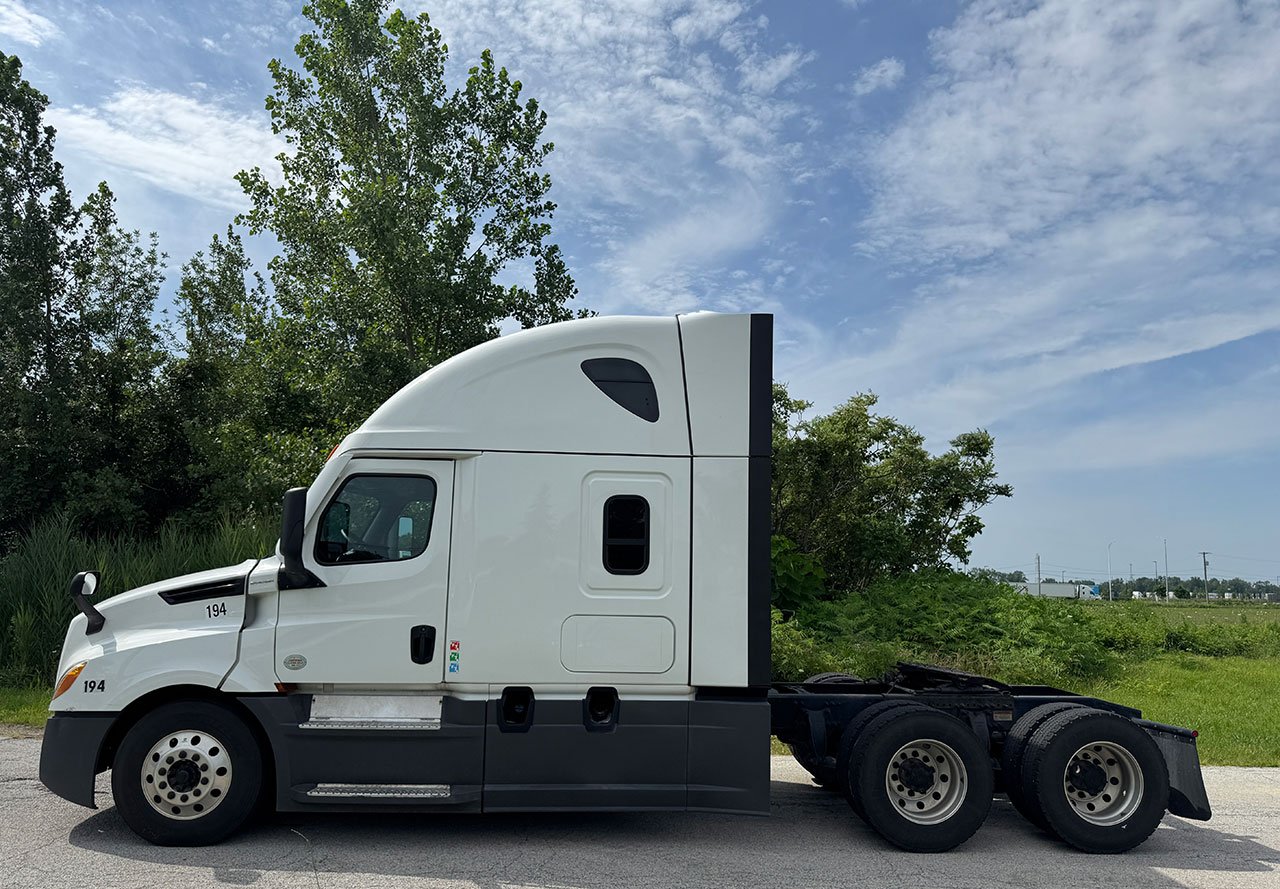 
								2022 Freightliner Cascadia 126 full									