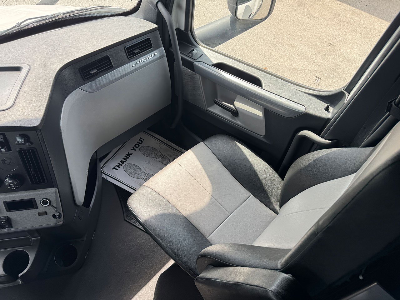 
								2022 Freightliner Cascadia 126 full									