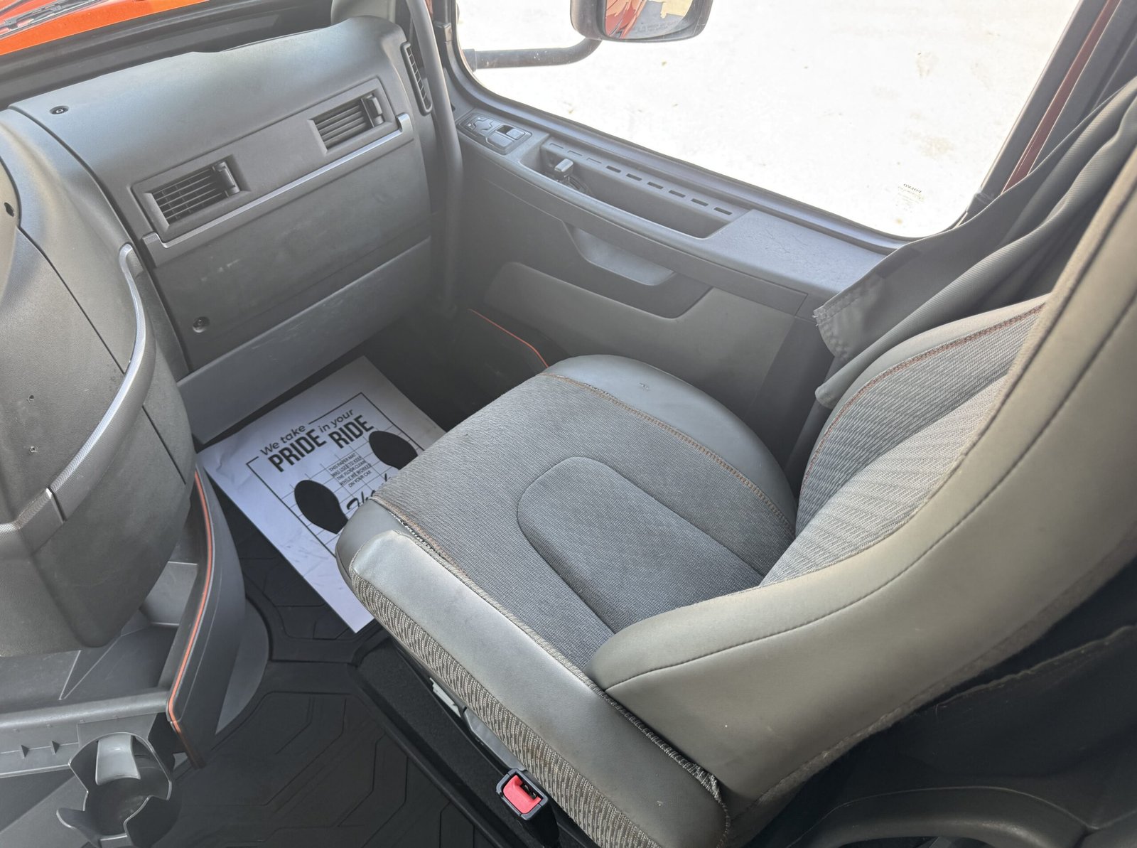 
								2022 Volvo VNL860 full									