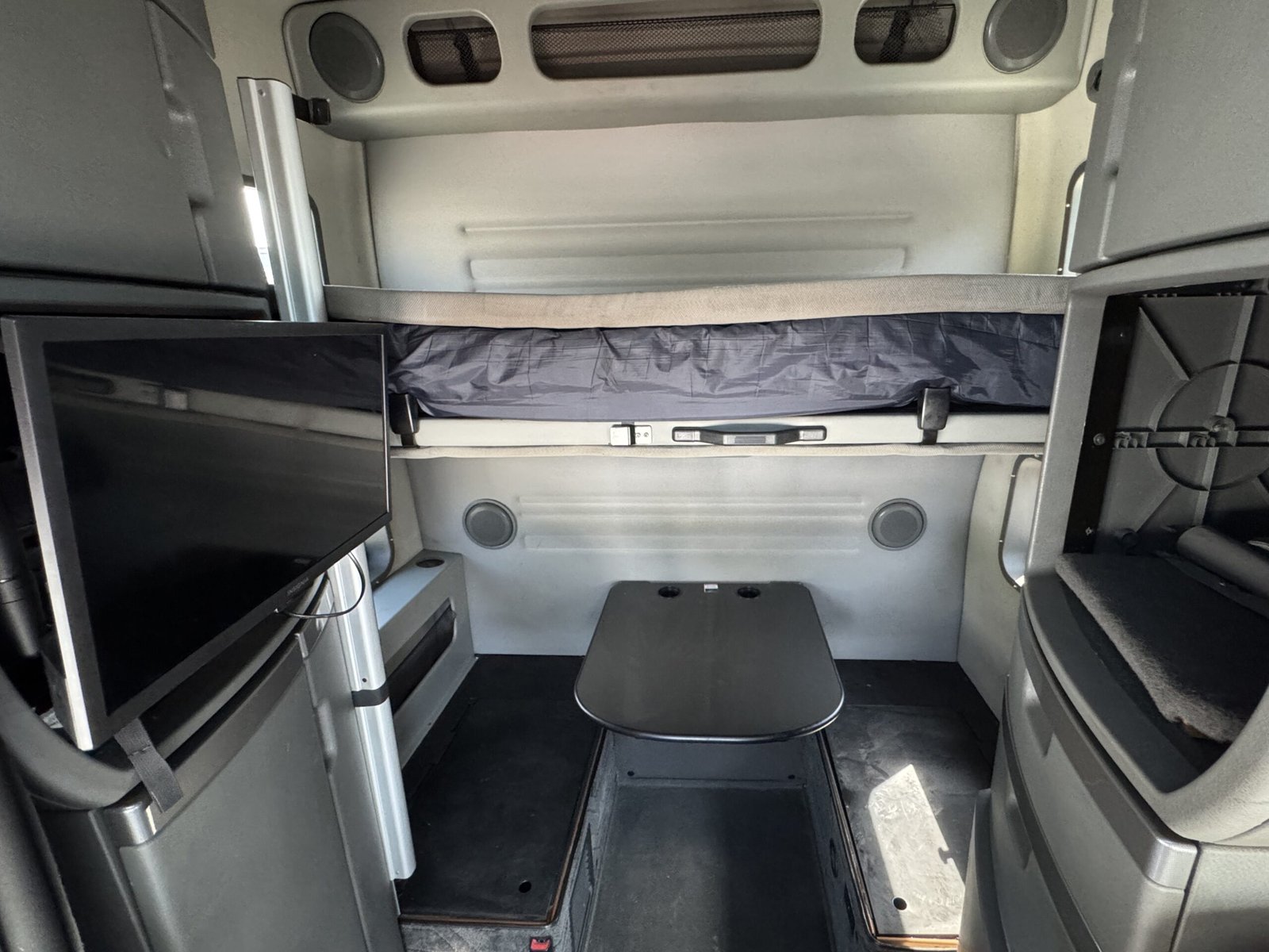 
								2022 Volvo VNL860 full									