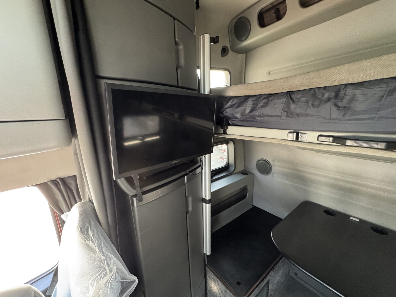 
								2022 Volvo VNL860 full									