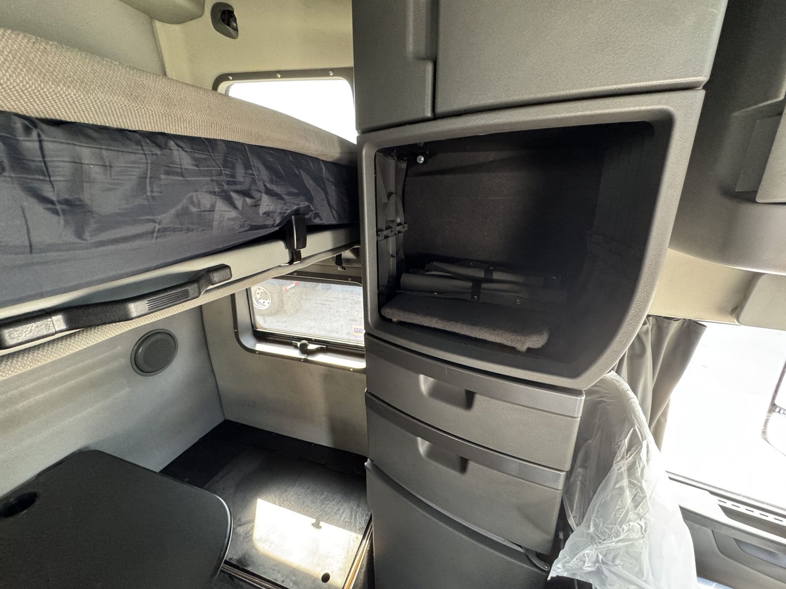 
								2022 Volvo VNL860 full									