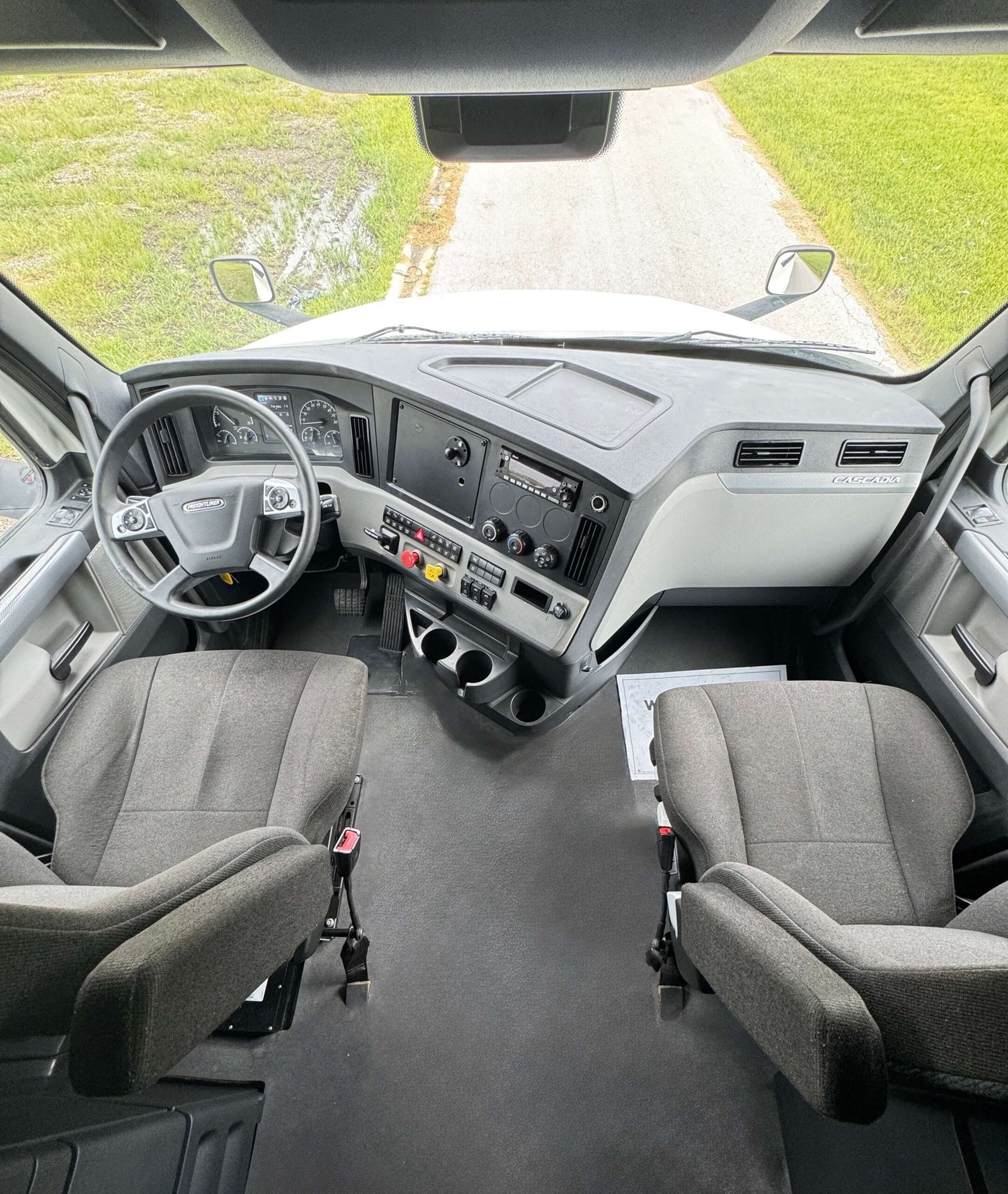 
								2023 Freightliner Cascadia 126 full									