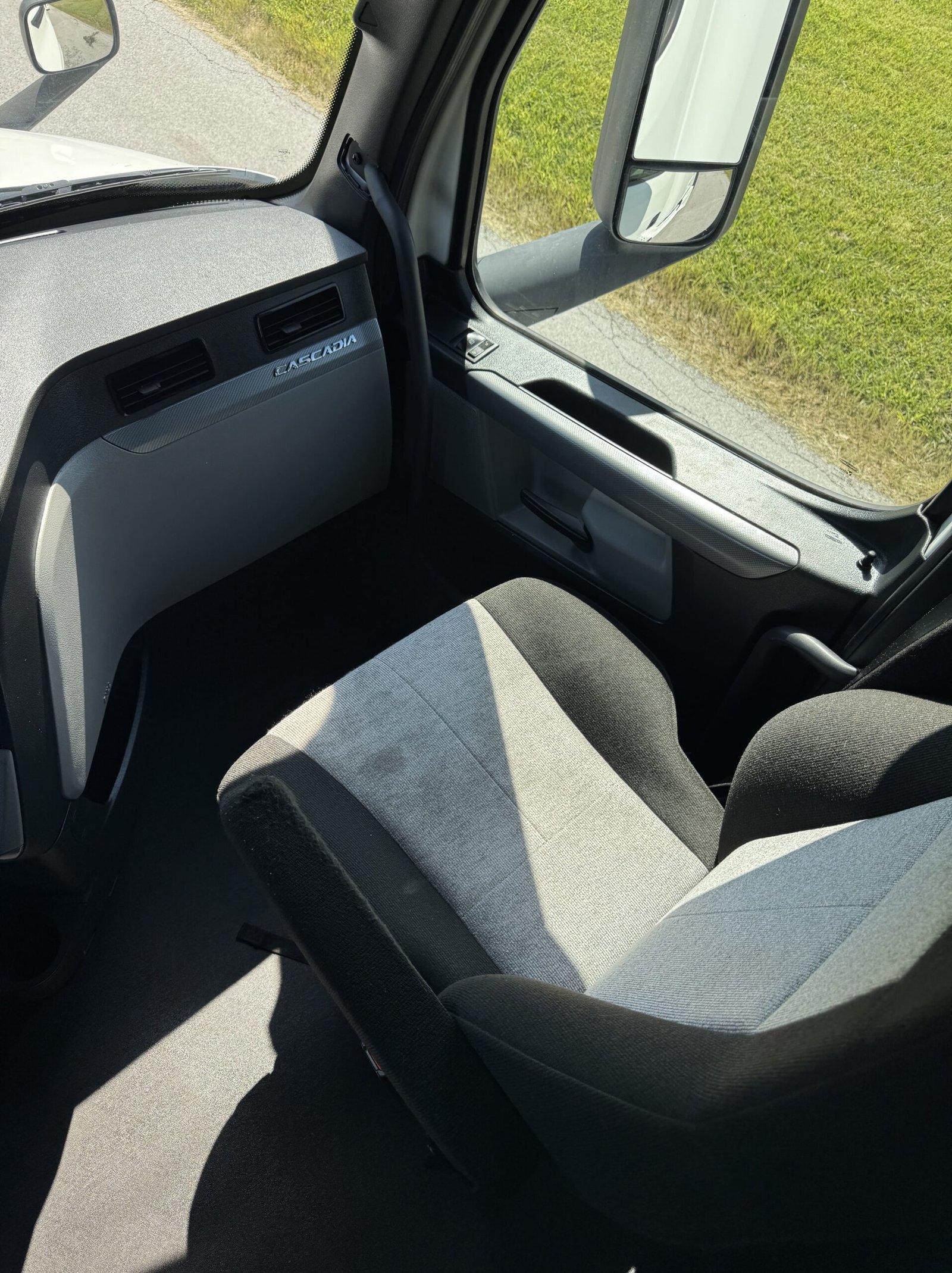 
								2022 Freightliner Cascadia 126 full									