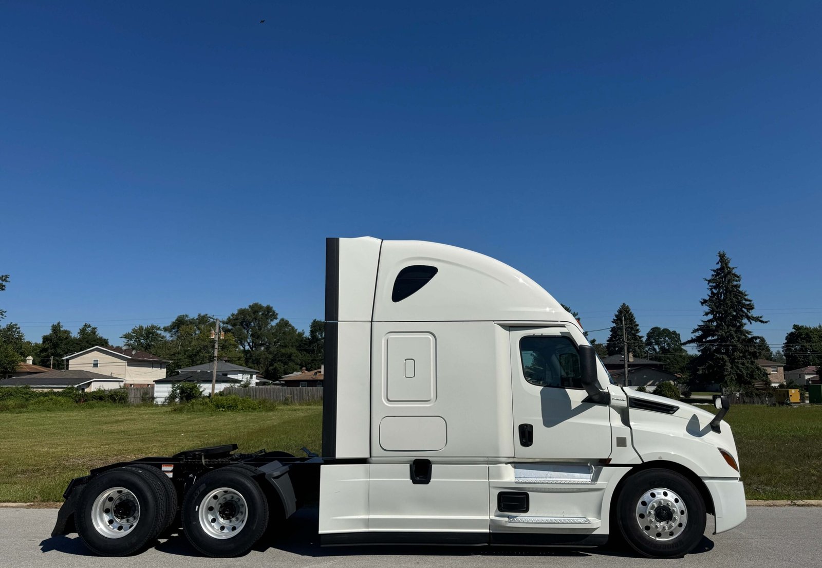 
								2023 Freightliner Cascadia 126 full									