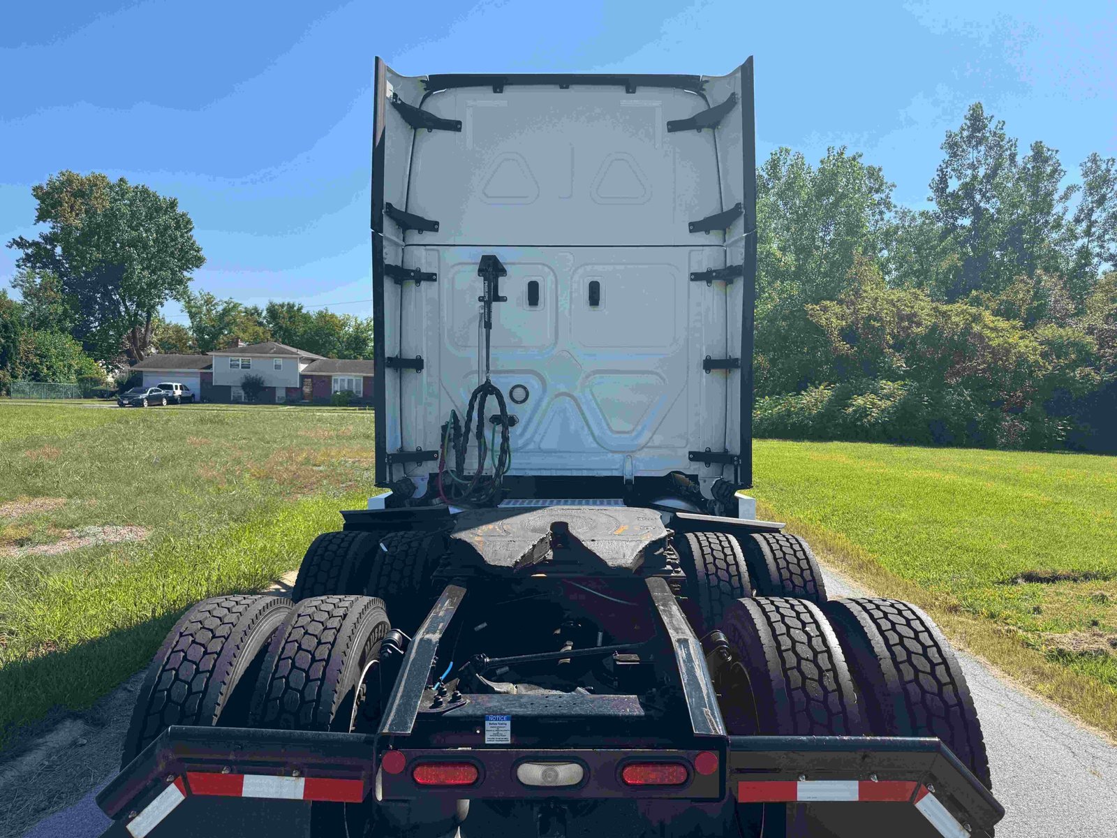 
								2023 Freightliner Cascadia 126 full									