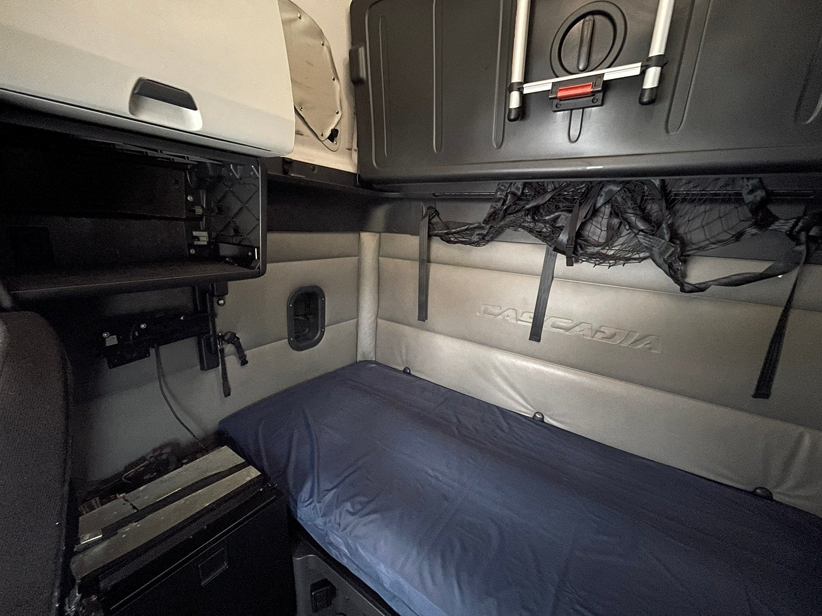 
								2022 Freightliner Cascadia 126 full									