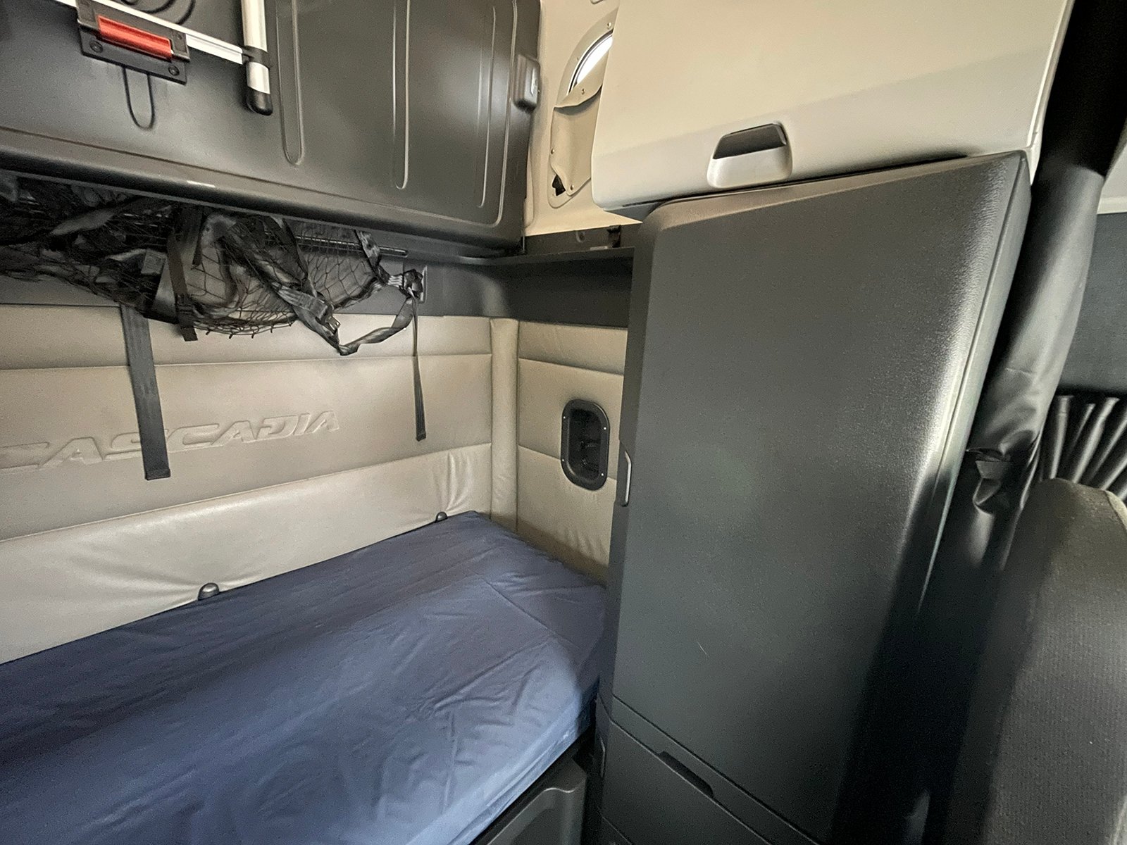 
								2022 Freightliner Cascadia 126 full									