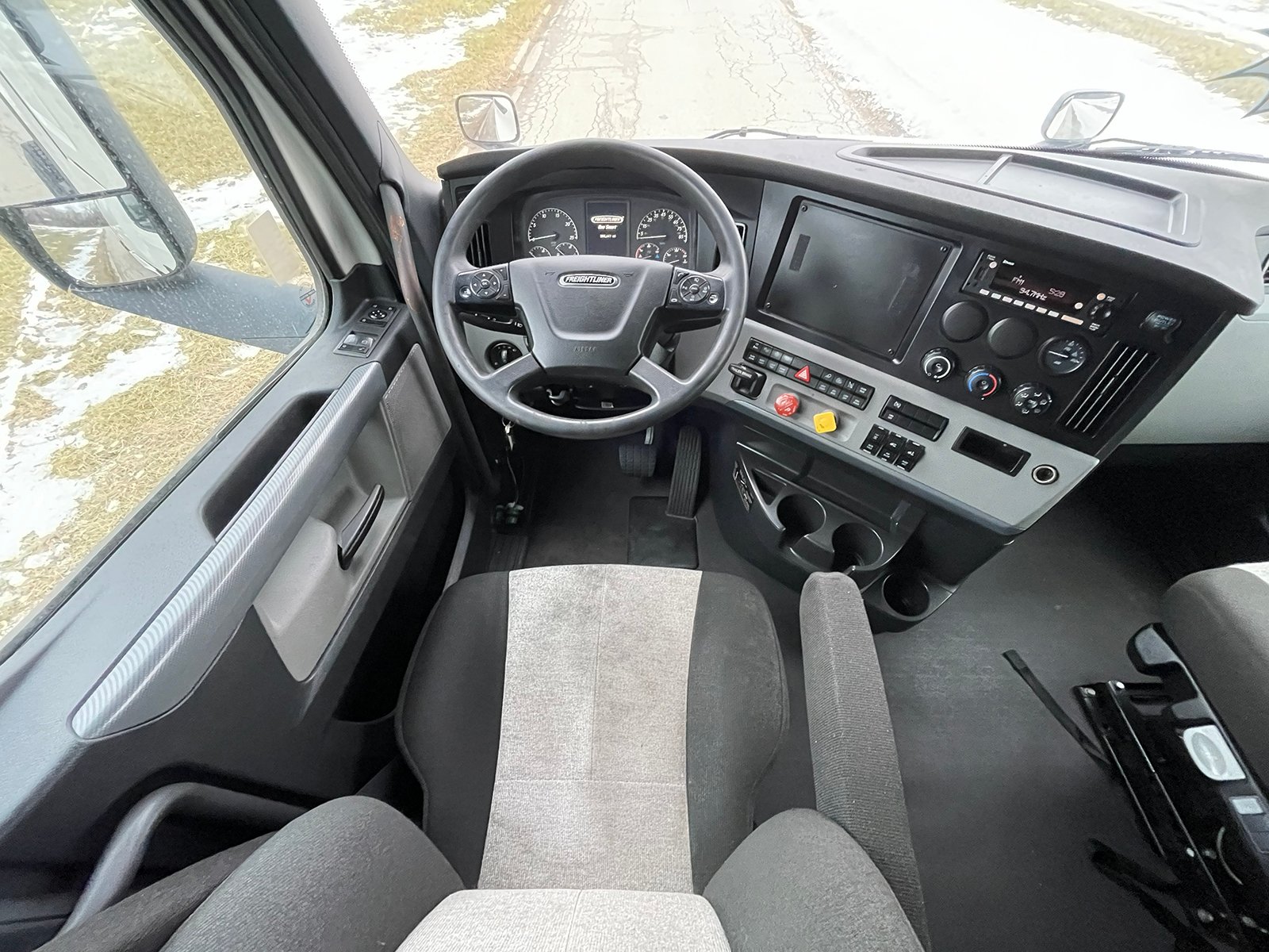 
								2022 Freightliner Cascadia 126 full									