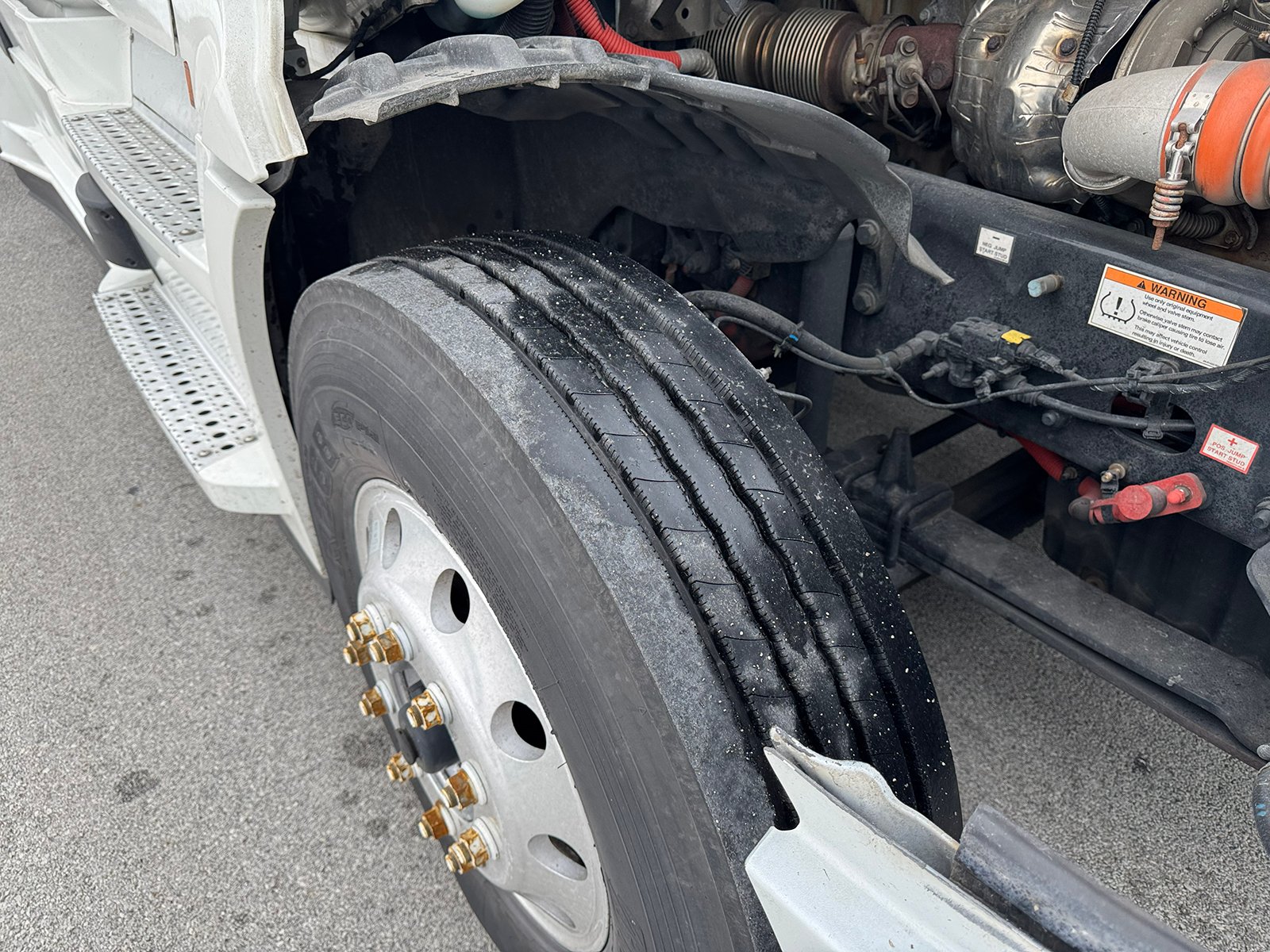 
								2023 Freightliner Cascadia 126 full									