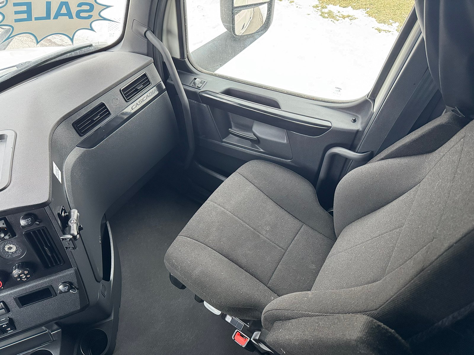 
								2023 Freightliner Cascadia 126 full									