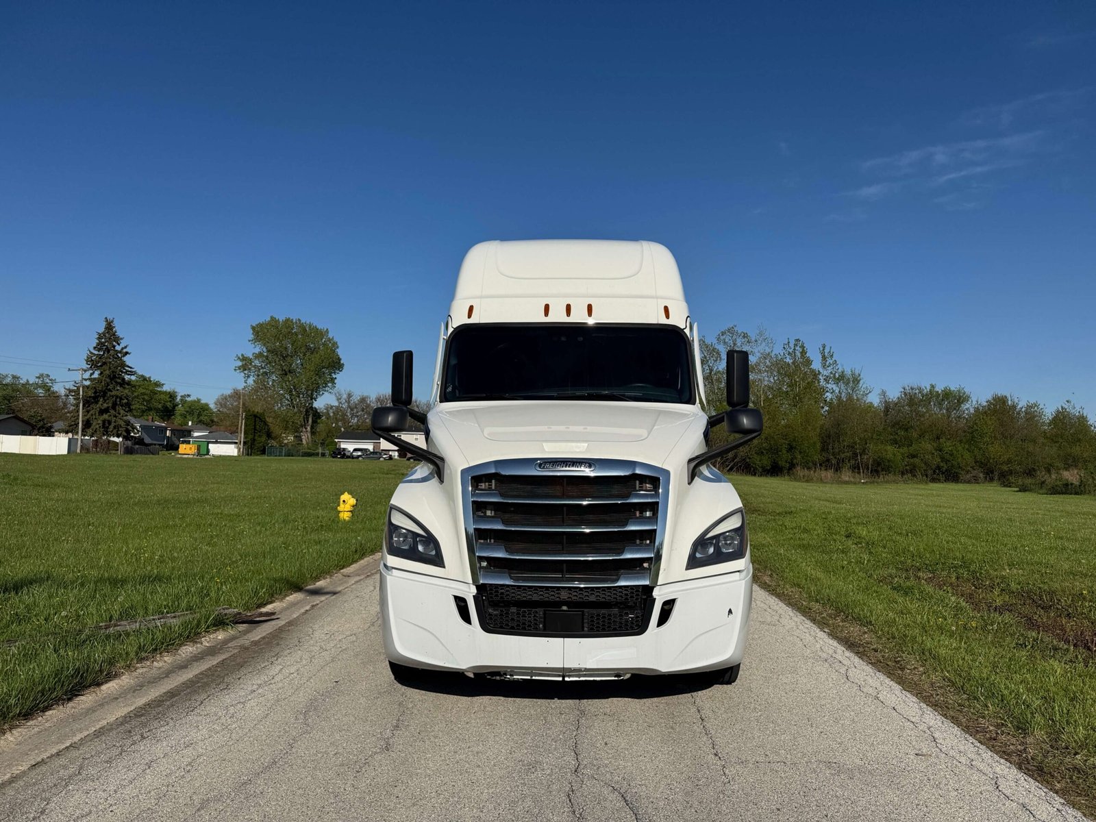 
								2023 Freightliner Cascadia full									