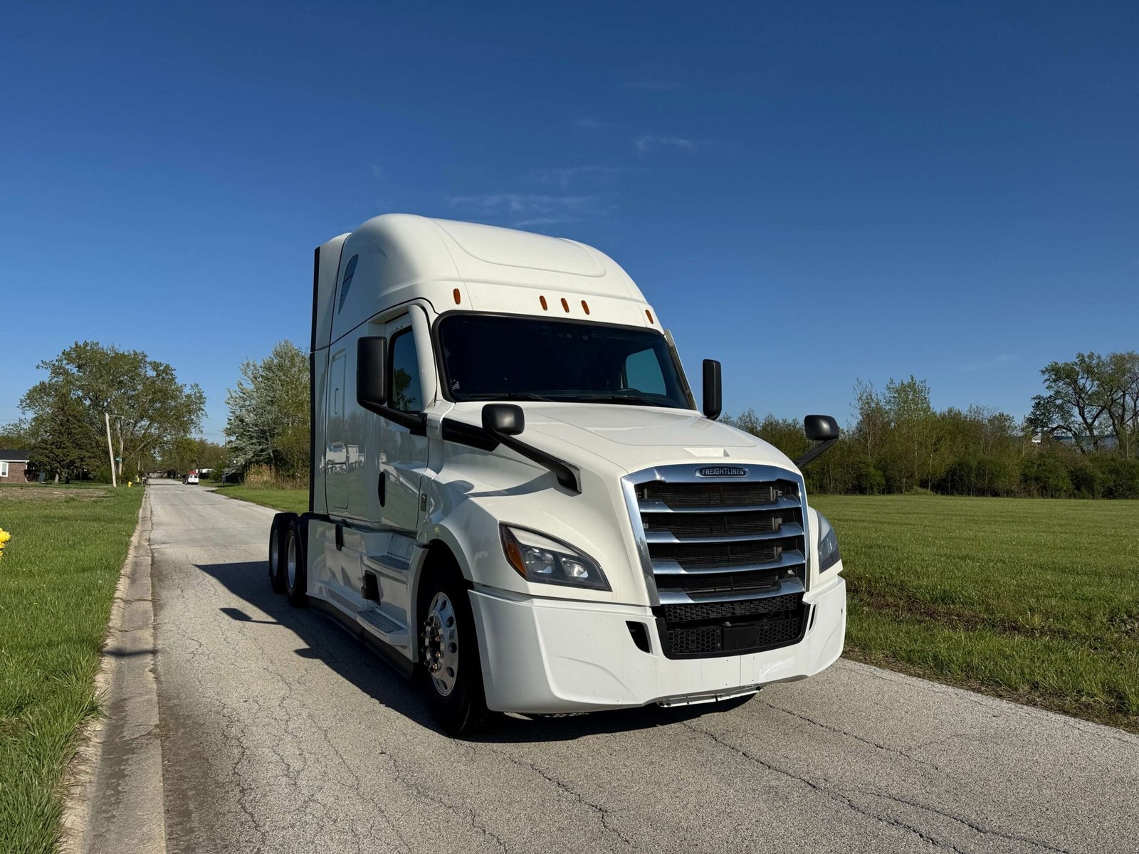 
								2023 Freightliner Cascadia full									