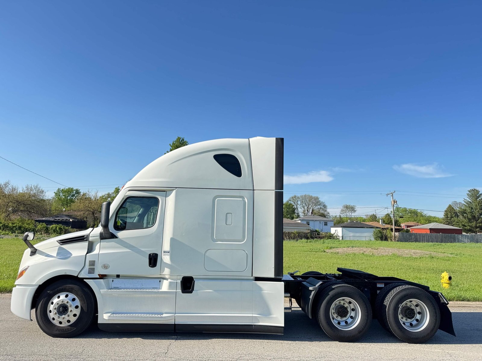 
								2023 Freightliner Cascadia full									