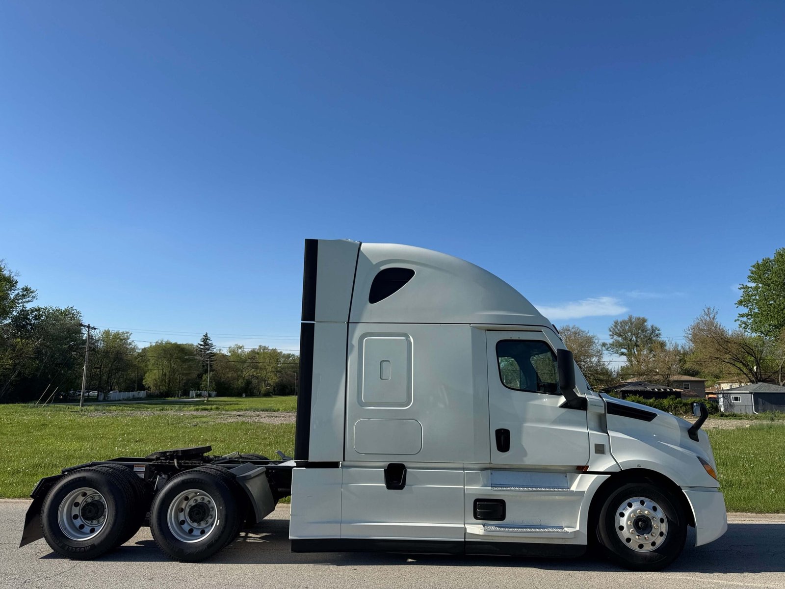 
								2023 Freightliner Cascadia full									