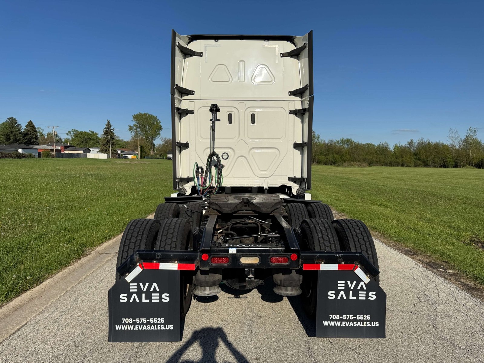 
								2023 Freightliner Cascadia full									
