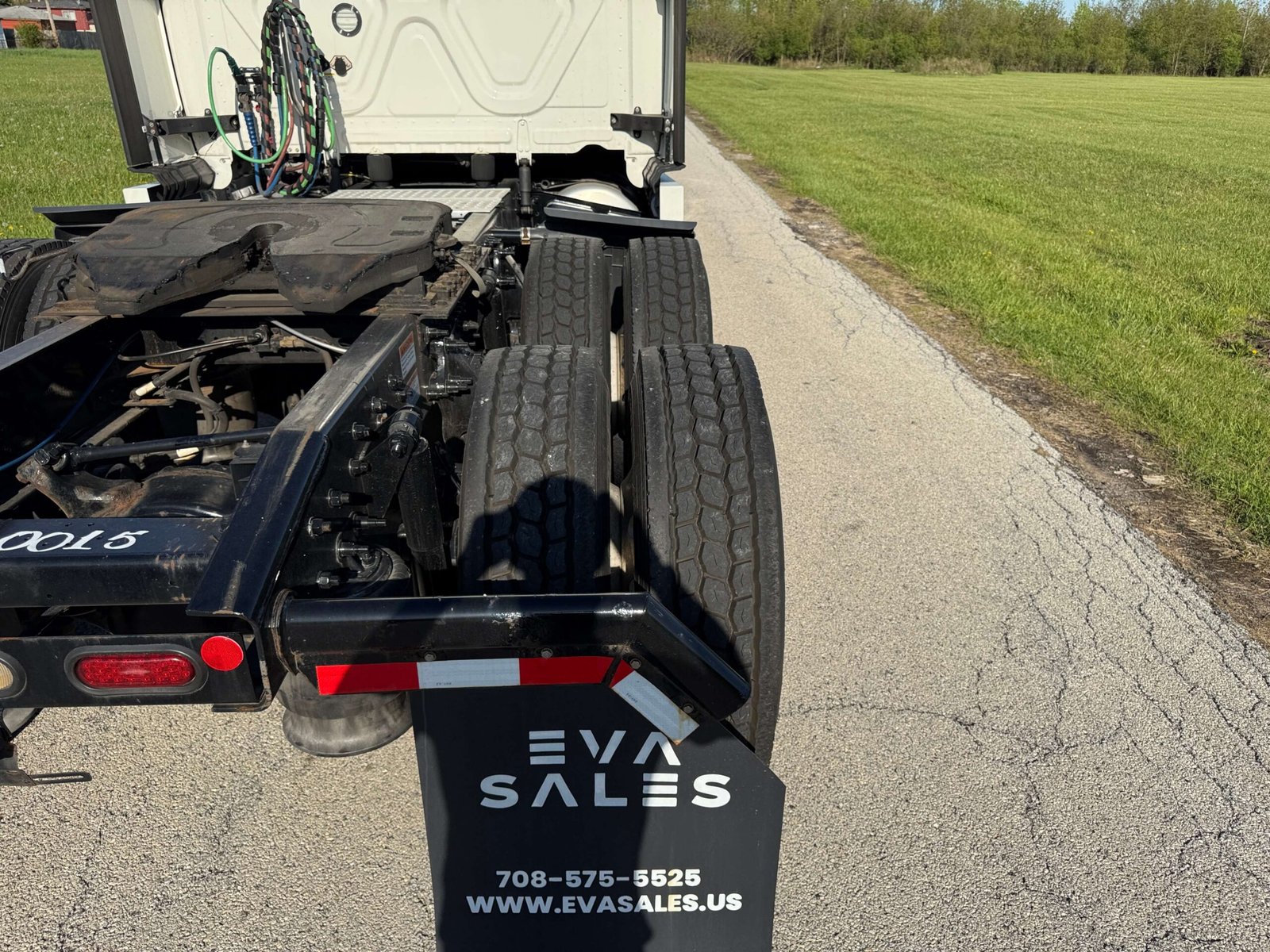 
								2023 Freightliner Cascadia full									